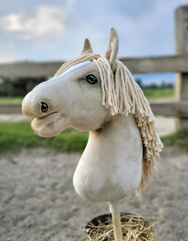 Premium Keppihevonen / Hobby Horse - Cremello horse A3