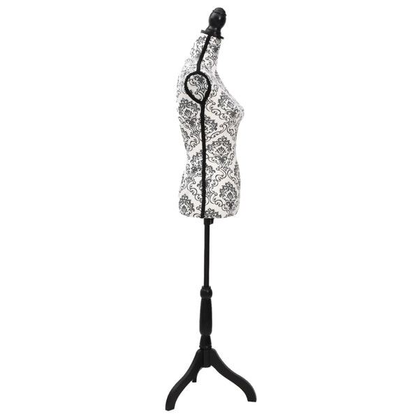 Mallinukke naisen torso mustavalkoinen