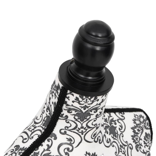 Mallinukke naisen torso mustavalkoinen