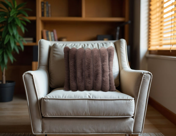 Taupe Koristetyyny Rib Rabbit 50 x 50