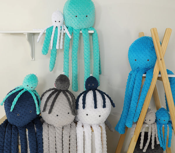 Mustekala Pehmolelu - Polka Dot Minky