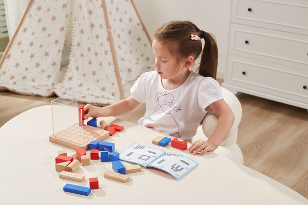 Viga 44659 -gra educajalna rakennussarja, jossa kolmiulotteisia rakennuspalikoita eri väreissä.