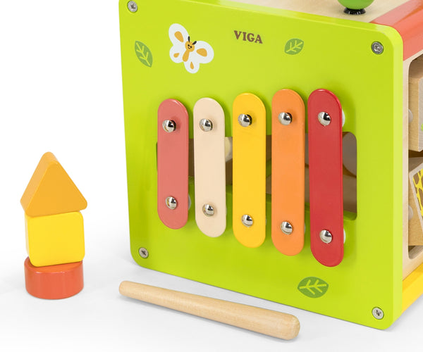 Viga 44716 -kostka, jossa on 5 erilaista opetusominaisuutta, kuten labyrintit ja symbaalit.