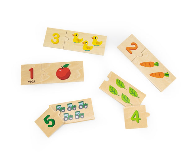 Puzzlet, joissa on erivärisiä paloja ja numeroita.