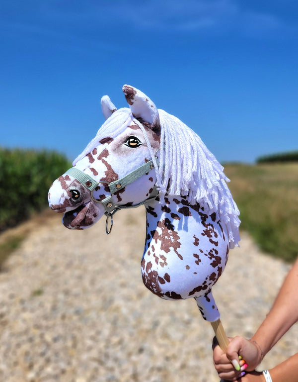 Super Hobby Horse - Super Hobby Horse Premium keppihevonen ruskea leopardihevonen valkoisella harjalla A3