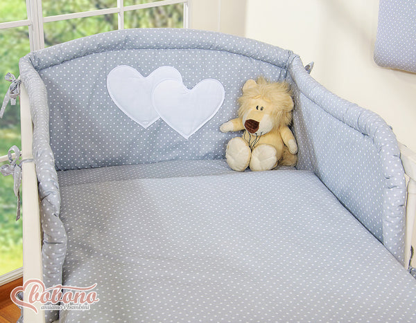 Bobono - Vuodevaatesetti 3-osainen 135x100 - Roikkuvat sydämet valkoisilla pilkuilla harmaalla