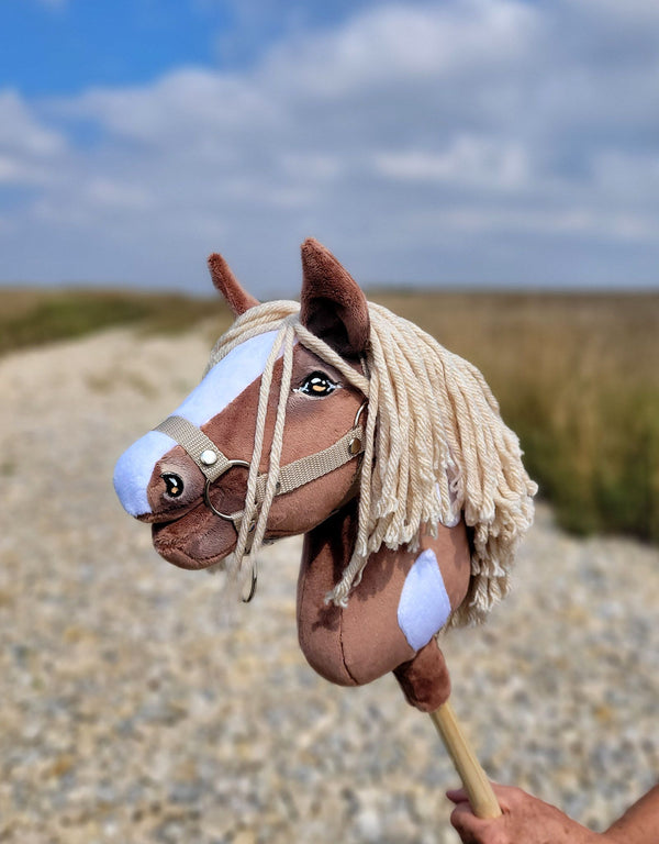 Super Hobby Horse - Super Hobby Horse Premium keppihevonen - western Iii ruunikko hevonen A4