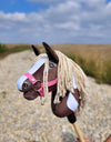 Super Hobby Horse - Super Hobby Horse Premium western Iv tummanruunikko keppihevonen A4