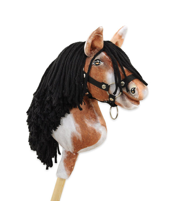 Super Hobby Horse - Super Hobby Horse Premium keppihevonen tobiano ruunikkohevonen mustalla harjalla A4
