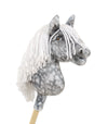 Super Hobby Horse - Super Hobby Horse Premium keppihevonen pilkullinen harmaa hevonen valkoisella harjalla A4
