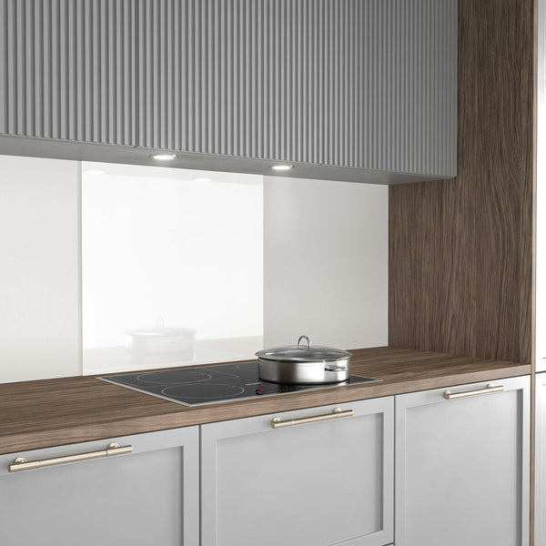 Aurys Liesituuletin Valkoisella Suojalevyllä