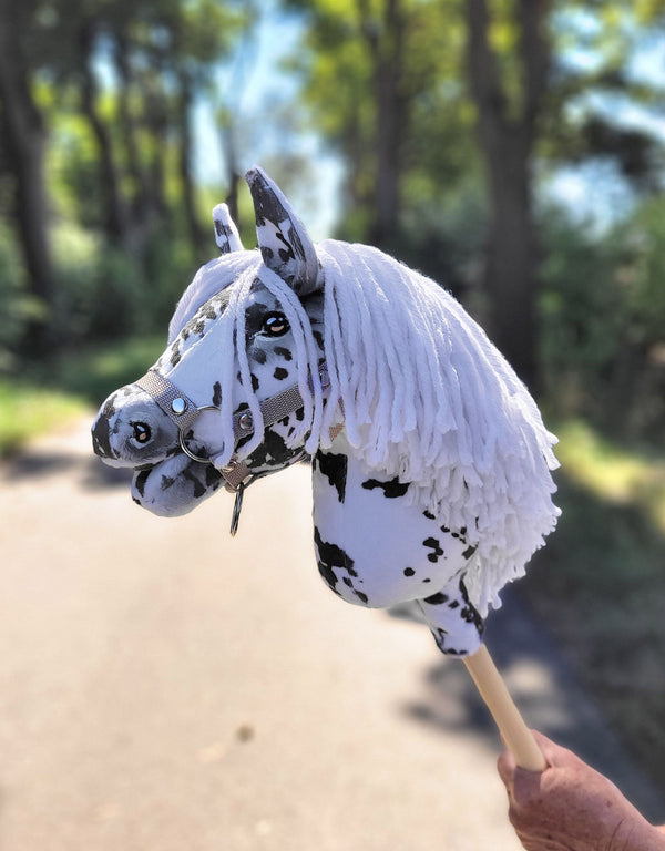 Super Hobby Horse - Super Hobby Horse Premium keppihevonen - leopardi valkoisella harjalla A4