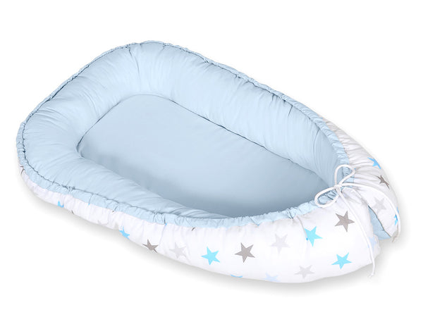 Bobono - Kaksipuolinen Premium Cocoon -vauvanpesä vauvoille Bobono harmaa-siniset tähdet / sininen