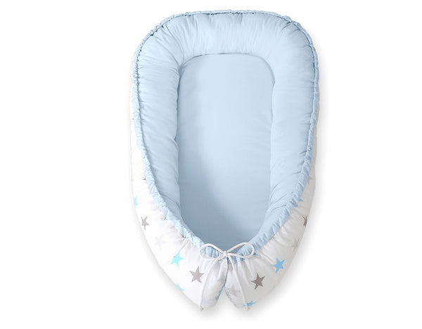 Bobono - Kaksipuolinen Premium Cocoon -vauvanpesä vauvoille Bobono harmaa-siniset tähdet / sininen