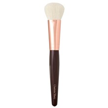 Charlotte Tilbury - Magic Complexion Brush - meikkisivellin meikkiin