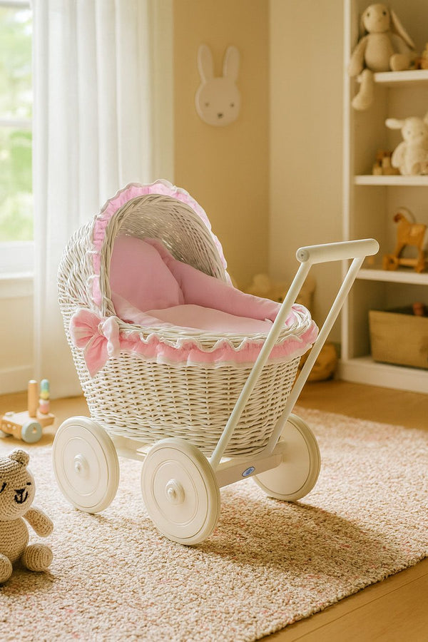 My Sweet Baby - Chiara pajuinen nukenvaunut valkoinen, vaaleanpunaiset vuodevaatteet ja pehmeä pehmuste