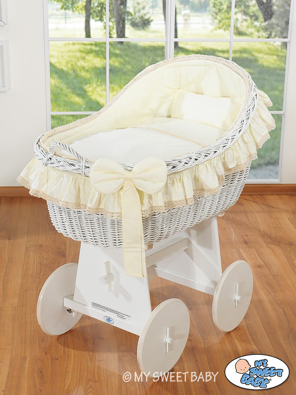 My Sweet Baby - Carina Moses-kori punottu vauvansänky kuomulla - valkoinen + kermanväriset vuodevaatteet