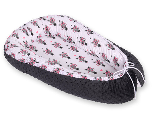 Bobono - Vauvan kaksipuolinen Premium Cocoon -vauvapesä Bobono minky vaaleanpunainen seepra-kuosi