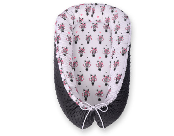 Bobono - Vauvan kaksipuolinen Premium Cocoon -vauvapesä Bobono minky vaaleanpunainen seepra-kuosi