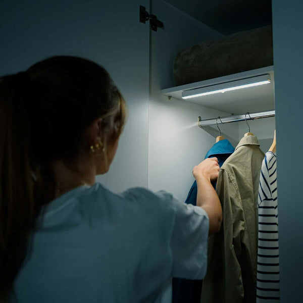 KSIX Grace LED-valaisin liiketunnistimella