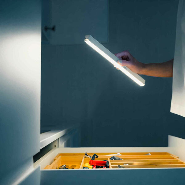 KSIX Grace LED-valaisin liiketunnistimella