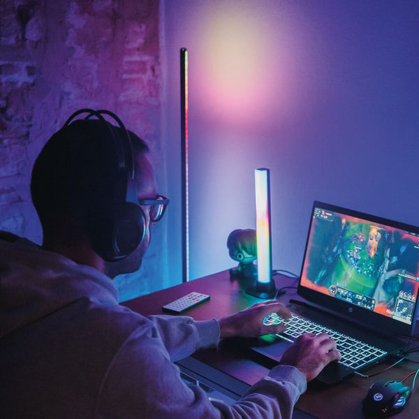 KSIX LED-lattialamppu 12 W, 140 cm, musta