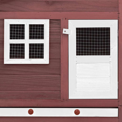 Mokka ja valkoinen kanakoppi pesälaatikolla Britonica (kuusi)