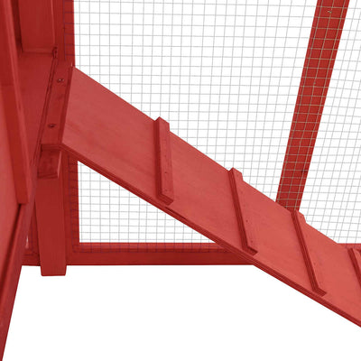 Punainen ja valkoinen kanakoppi pesälaatikolla Britonica (kuusi)