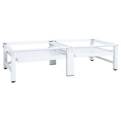 Valkoinen pesukoneen ja kuivausrummun korokejalusta hyllyillä Lumperdean