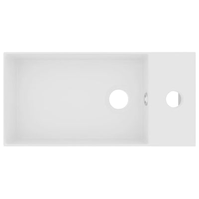 Kylpyhuoneen pesuallas ylivuodolla keraaminen matta valkoinen