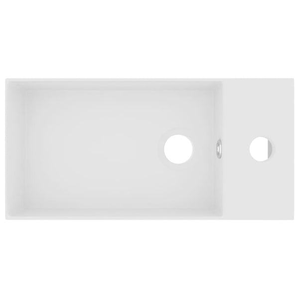 Valkoinen kylpyhuoneen pesuallas ylivuodolla keraaminen Amina (matta)