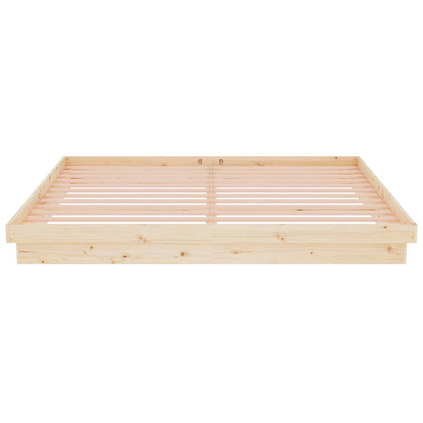 Massiivipuusta valmistettu sängynrunko ilman patjaa, mitat 200x200 cm