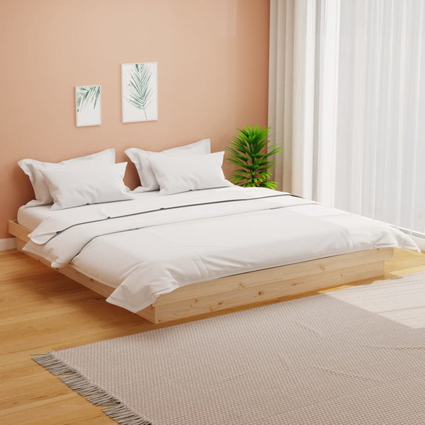 Massiivipuusta valmistettu sängynrunko ilman patjaa, mitat 200x200 cm