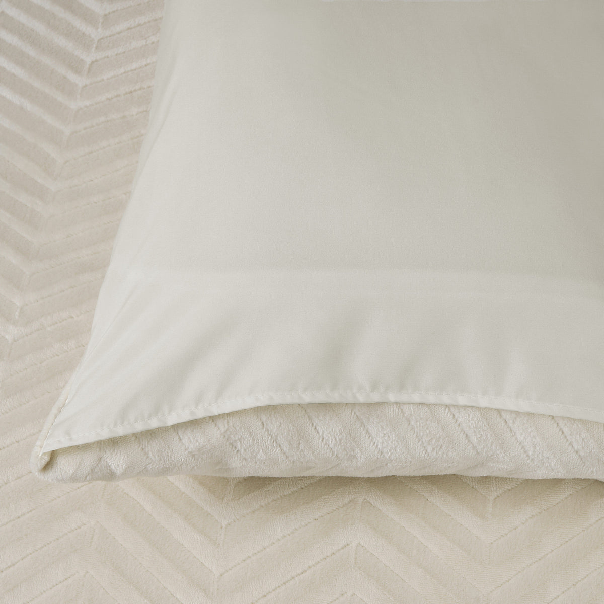Pussilakanasetti Chevron Teddy Kerma