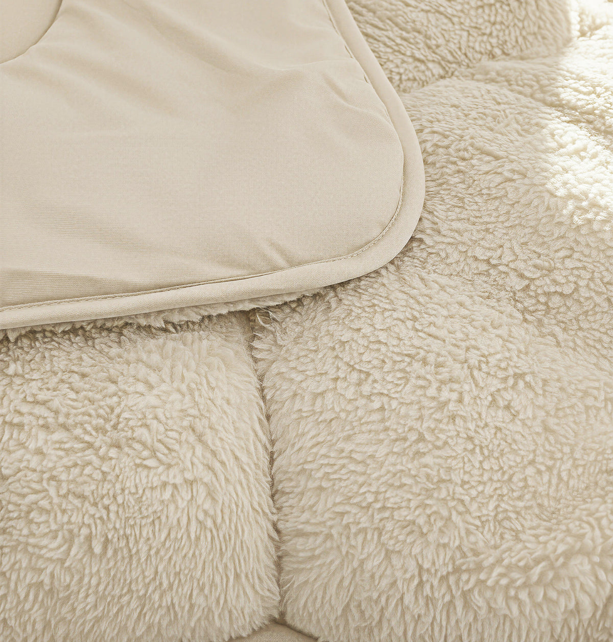 VUODEVAATTEET - Lazy peitto Teddy Beige ylellisillä tyynyliinoilla Tyynyliina
