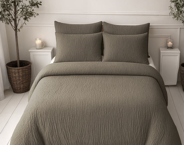 VUODEVAATTEET - Lazy peitto Mousseline Taupe tyynyliinoilla