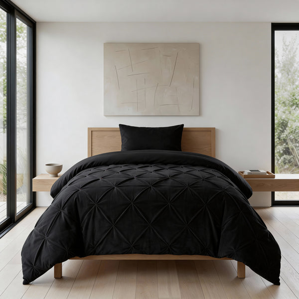 VUODEVAATTEET - Lazy Velvet Pintuck Musta Lazy peitto