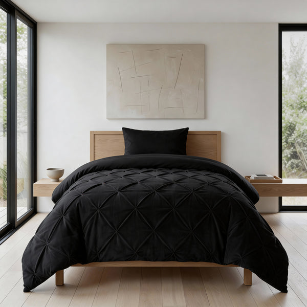 VUODEVAATTEET - Lazy Velvet Pintuck Musta Lazy peitto