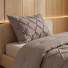 VUODEVAATTEET - Lazy peitto Pintuck Taupe