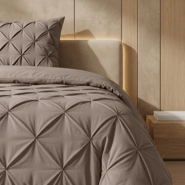 VUODEVAATTEET - Lazy peitto Pintuck Taupe
