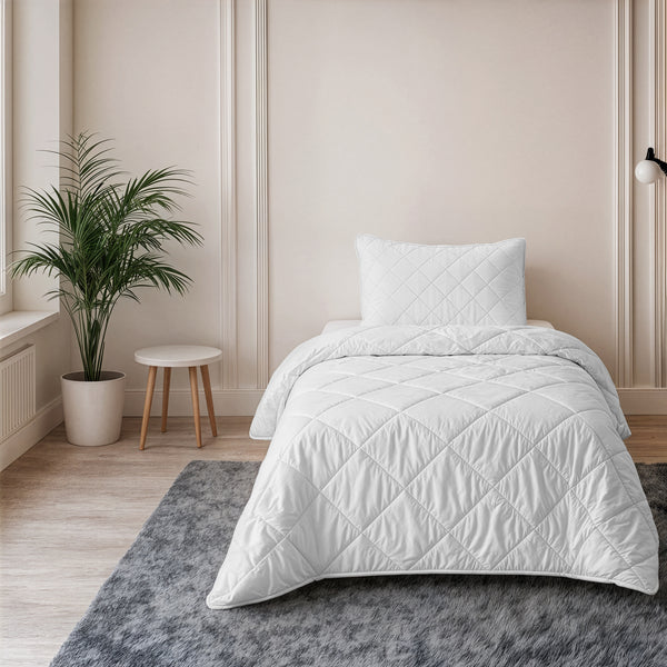 VUODEVAATTEET - Lazy peitto Uni Beige Tyynyliinoilla