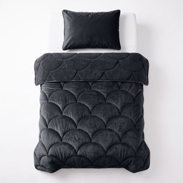 VUODEVAATTEET - Lazy Teddy/Sametti musta Tyynyliinoilla Lazy peitto
