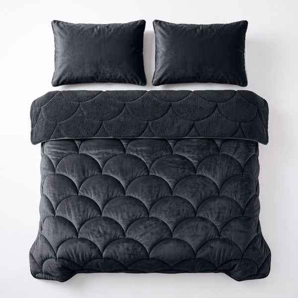 VUODEVAATTEET - Lazy Teddy/Sametti musta Tyynyliinoilla Lazy peitto