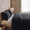 VUODEVAATTEET - Lazy Teddy/Sametti musta Tyynyliinoilla Lazy peitto