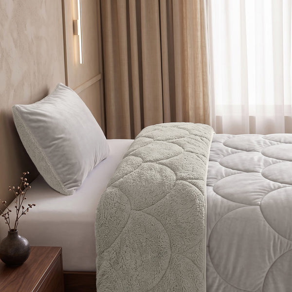 VUODEVAATTEET - Lazy Teddy/Sametti Beige Tyynyliinoilla Lazy peitto
