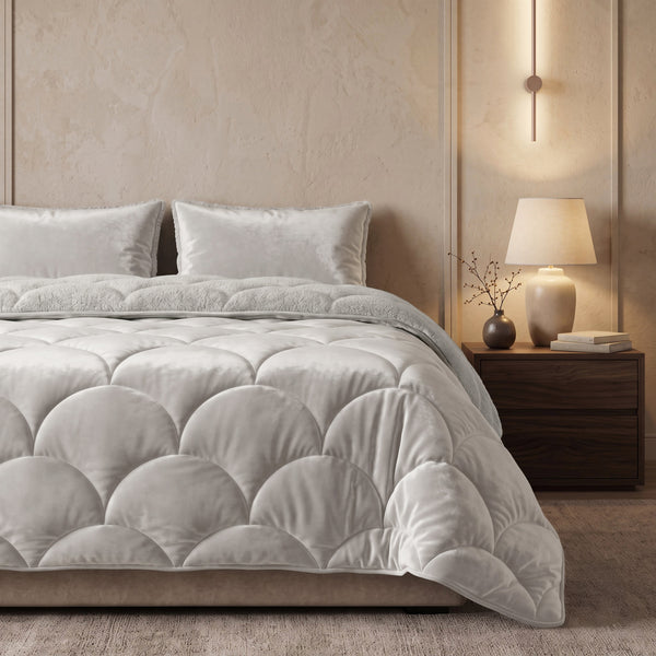 VUODEVAATTEET - Lazy Teddy/Sametti Beige Tyynyliinoilla Lazy peitto