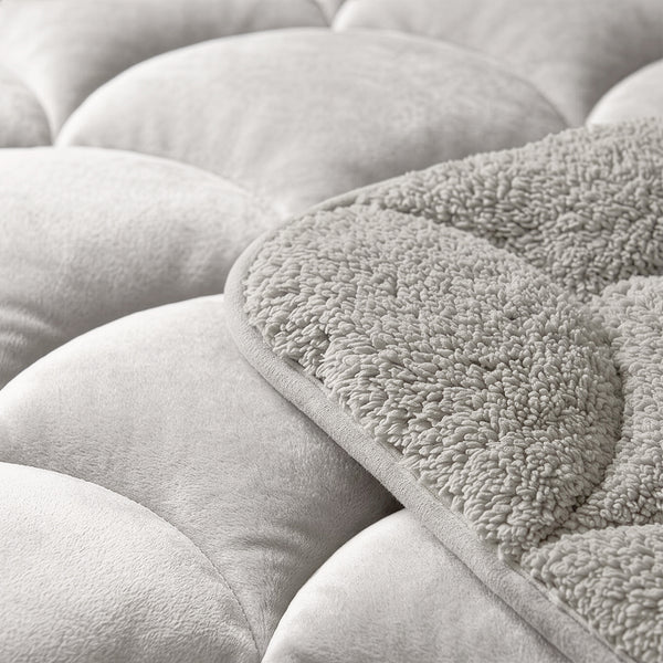 VUODEVAATTEET - Lazy Teddy/Sametti Beige Tyynyliinoilla Lazy peitto