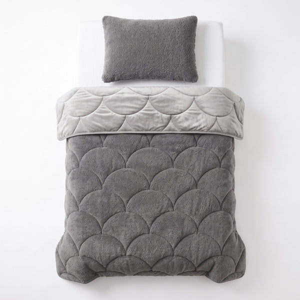 VUODEVAATTEET - Lazy Teddy/Velvet Taupe/harmaa Tyynyliinalla Lazy peitto