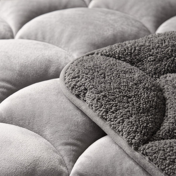 VUODEVAATTEET - Lazy Teddy/Velvet Taupe/harmaa Tyynyliinalla Lazy peitto