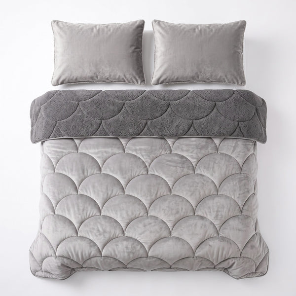 VUODEVAATTEET - Lazy Teddy/Velvet Taupe/harmaa Tyynyliinalla Lazy peitto